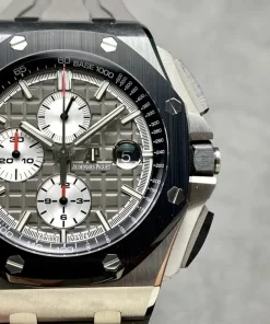 AP Royal Oak Offshore 26400SO grey dial bezel detail