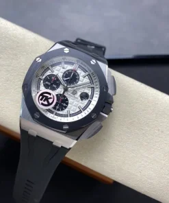 AP Royal Oak Offshore 26400SO white dial caseback detail