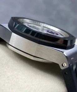 AP Royal Oak Offshore 26400SO white dial dial closeup