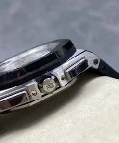 AP Royal Oak Offshore 26400SO white dial crown detail