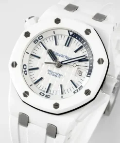 AP Royal Oak Offshore 15707CB white dial lug detail