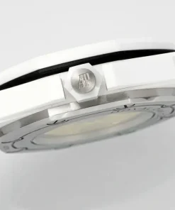AP Royal Oak Offshore 15707CB white dial caseback detail