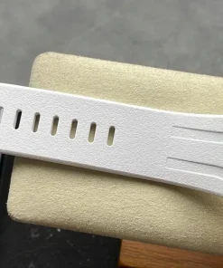 AP Royal Oak Offshore 26408OR white dial clasp detail