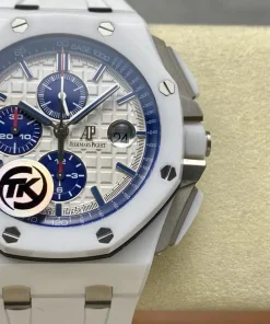 AP Royal Oak Offshore 26402CB silver dial clasp detail