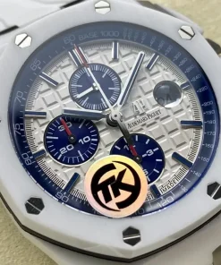 AP Royal Oak Offshore 26402CB silver dial bezel detail