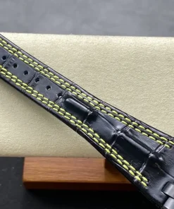 AP Royal Oak Offshore 26176FO yellow dial clasp detail