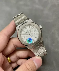 AP Royal Oak 15450ST white dial dial closeup
