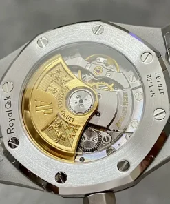 AP Royal Oak 15450ST white dial crown detail