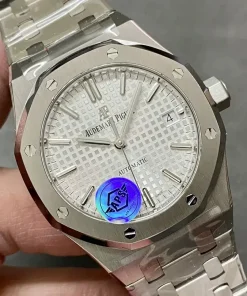 AP Royal Oak 15450ST white dial bracelet detail