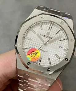AP Royal Oak 15450ST white dial lug detail