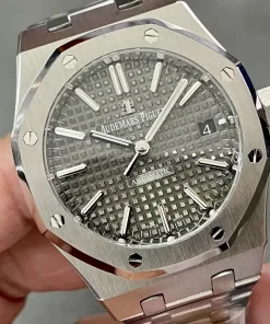AP Royal Oak 15450ST grey dial crown detail