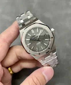 AP Royal Oak 15450ST grey dial bracelet detail