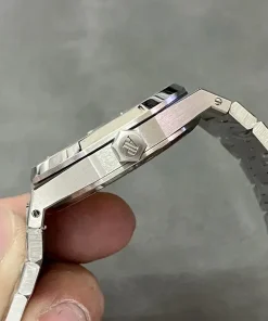AP Royal Oak 15450ST grey dial lug detail