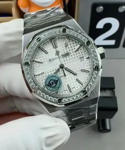 AP Royal Oak 15451ST dial closeup