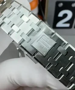 AP Royal Oak 15451ST clasp detail