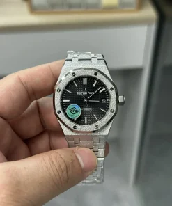 AP Royal Oak 15454BC black dial bracelet detail