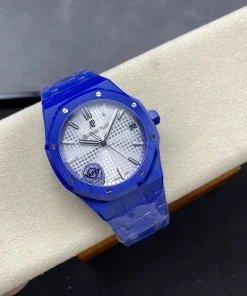 AP Royal Oak 15500 white dial caseback detail