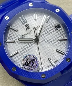 AP Royal Oak 15500 white dial crown detail