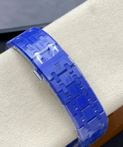 AP Royal Oak 15500 white dial bezel detail