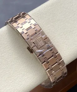 AP Royal Oak 15500OR black dial clasp detail