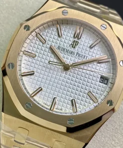 AP Royal Oak 15500OR white dial dial closeup