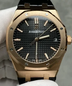 AP Royal Oak 15500OR clasp detail