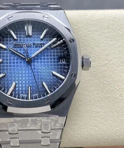 AP Royal Oak 15500ST blue dial caseback detail 1220ST 4221