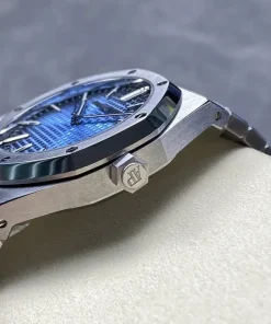 AP Royal Oak 15500ST blue dial dial closeup 1220ST 4221