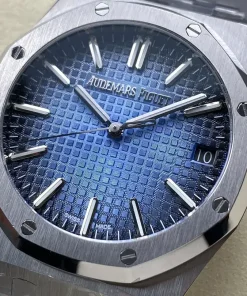 AP Royal Oak 15500ST blue dial crown detail 1220ST 4221
