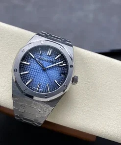 AP Royal Oak 15500ST blue dial lug detail