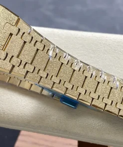 AP Royal Oak 26240BA angle view