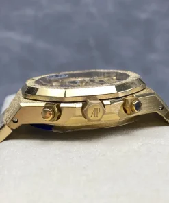 AP Royal Oak 26240BA bracelet detail GG