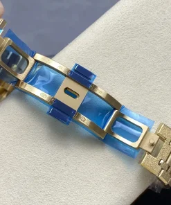 AP Royal Oak 26240BA clasp detail GG