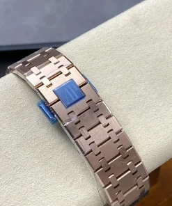AP Royal Oak 26240OR white dial bezel detail