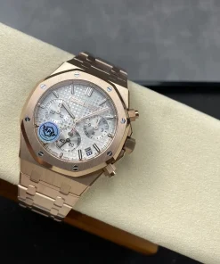 AP Royal Oak 26240OR white dial lug detail