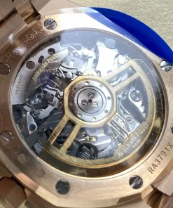 AP Royal Oak 26240OR black dial lug detail