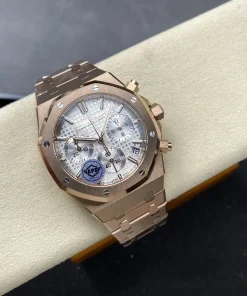 AP Royal Oak 26240OR white dial bracelet detail