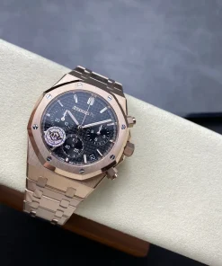 AP Royal Oak 26240OR black dial bracelet detail