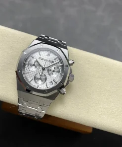 AP Royal Oak 26240ST white dial bezel detail