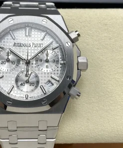 AP Royal Oak 26240ST white dial clasp detail