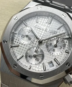 AP Royal Oak 26240ST white dial lug detail