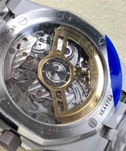 AP Royal Oak 26240ST white dial crown detail