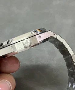 AP Royal Oak 26574ST caseback detail