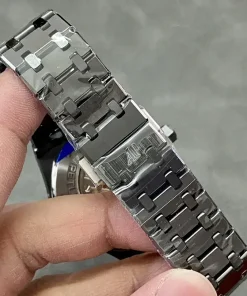 AP Royal Oak 26579CE caseback detail
