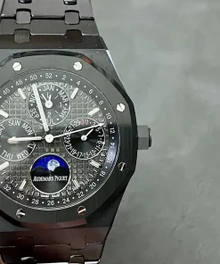 AP Royal Oak 26579CE bracelet detail