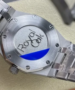 AP Royal Oak 67651IP blue dial bracelet detail