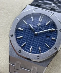 AP Royal Oak 67651IP blue dial caseback detail