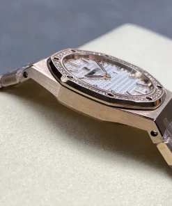AP Royal Oak 67651OR dial closeup 1261OR