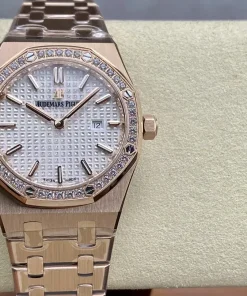 AP Royal Oak 67651OR crown detail 1261OR