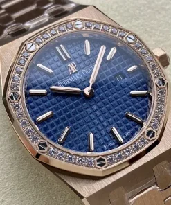 AP Royal Oak 67651OR clasp detail 1261OR 3799